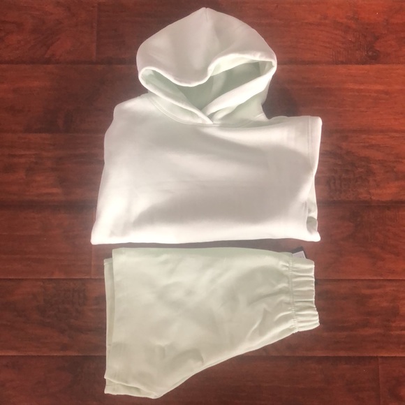 SET🌟 BRUNETTE THE LABEL HOODIE/SHORT SET MINT GELATO - Picture 2 of 9